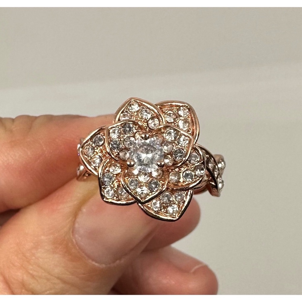🆕 Rose Gold Rhinestone Ring - Picture 9 of 12